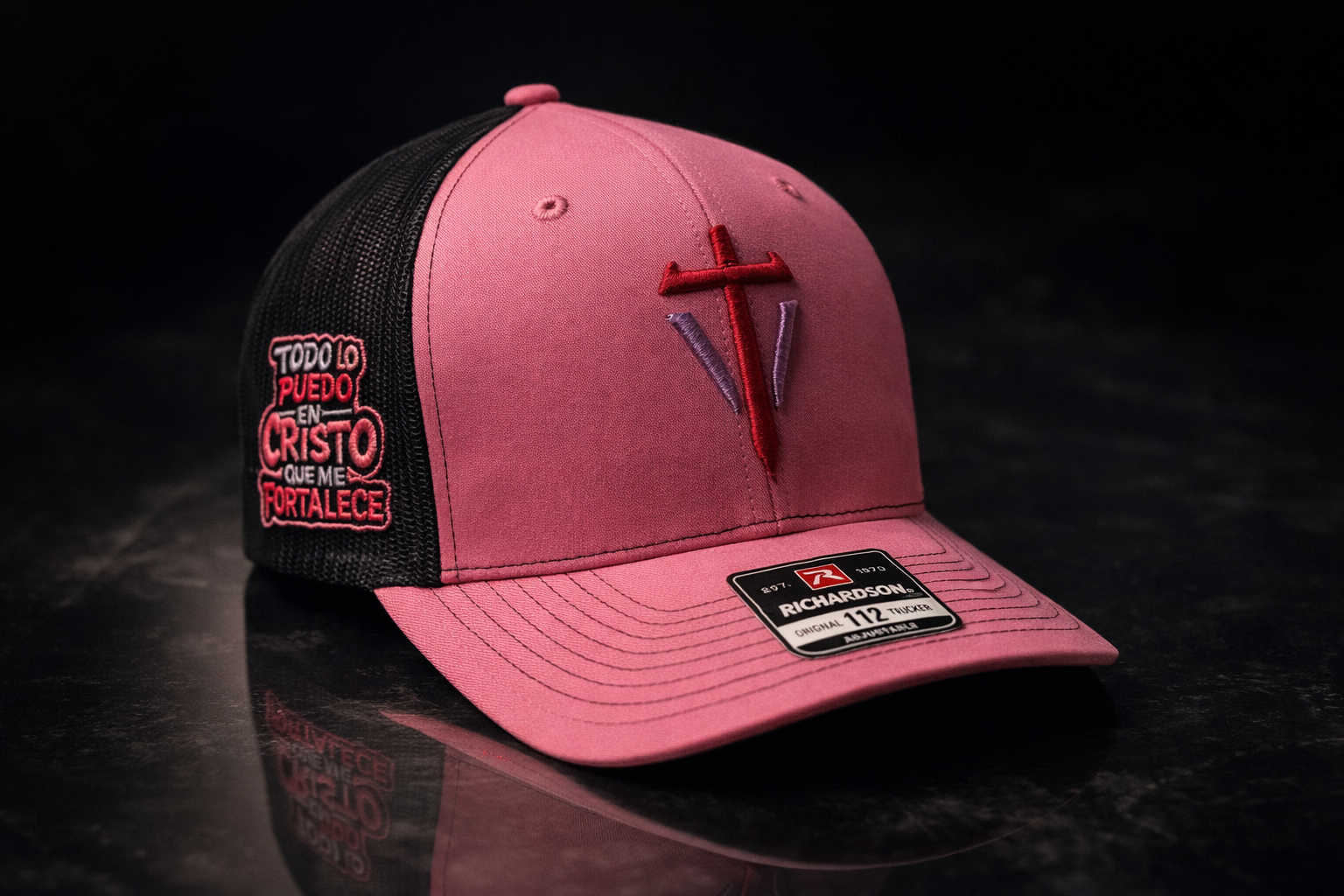 Gorra Trucker "Fortaleza" Versículo Richardson 112 Rosa y Negro