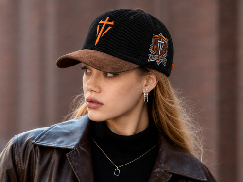 VERSÍCULO — Women’s Low Profile Collection Inspirada en Salmo 28:7 ✝️ “Jehová es mi fuerza y mi escudo.”